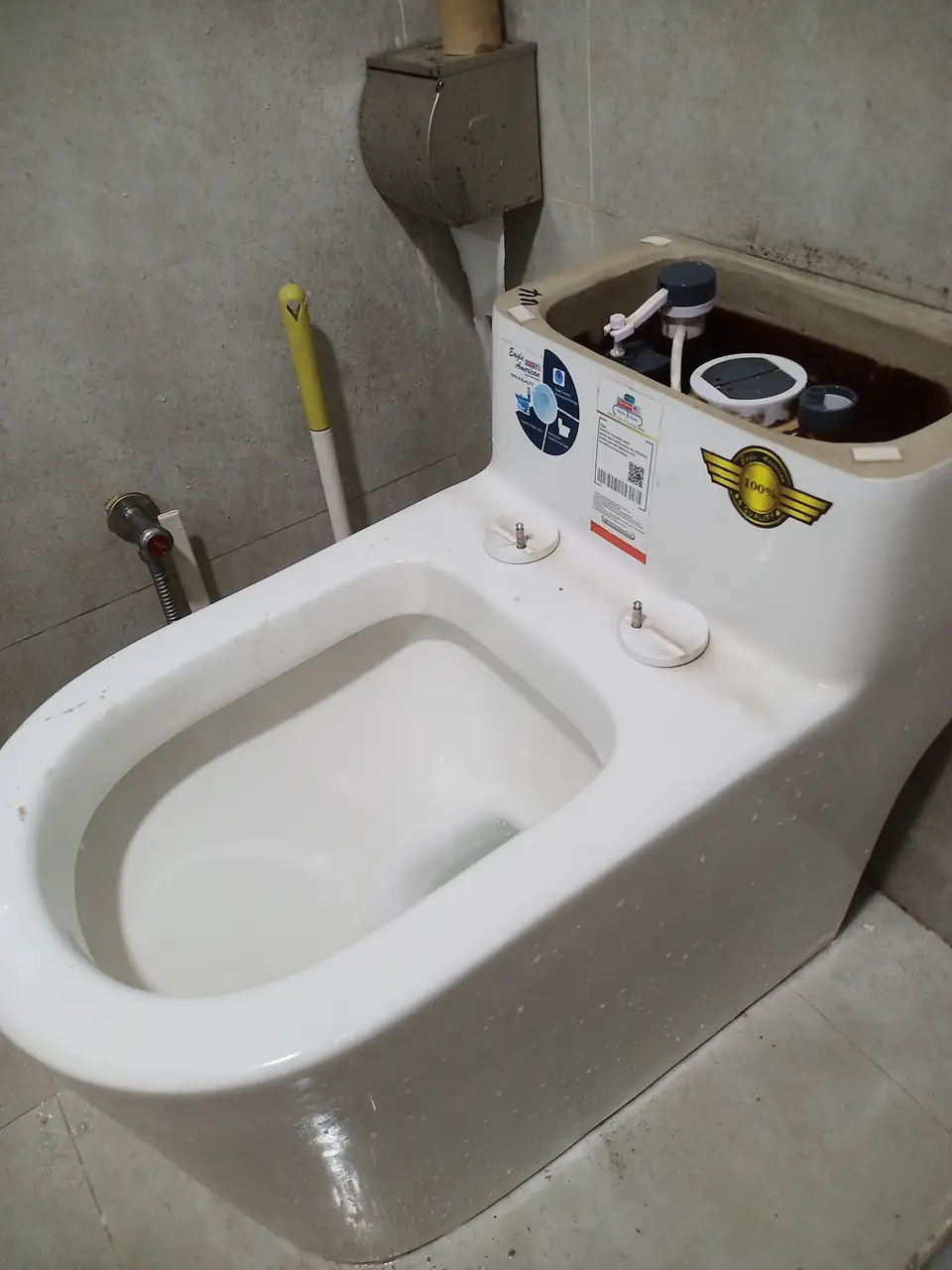 Commode installation with flush tank fitting
