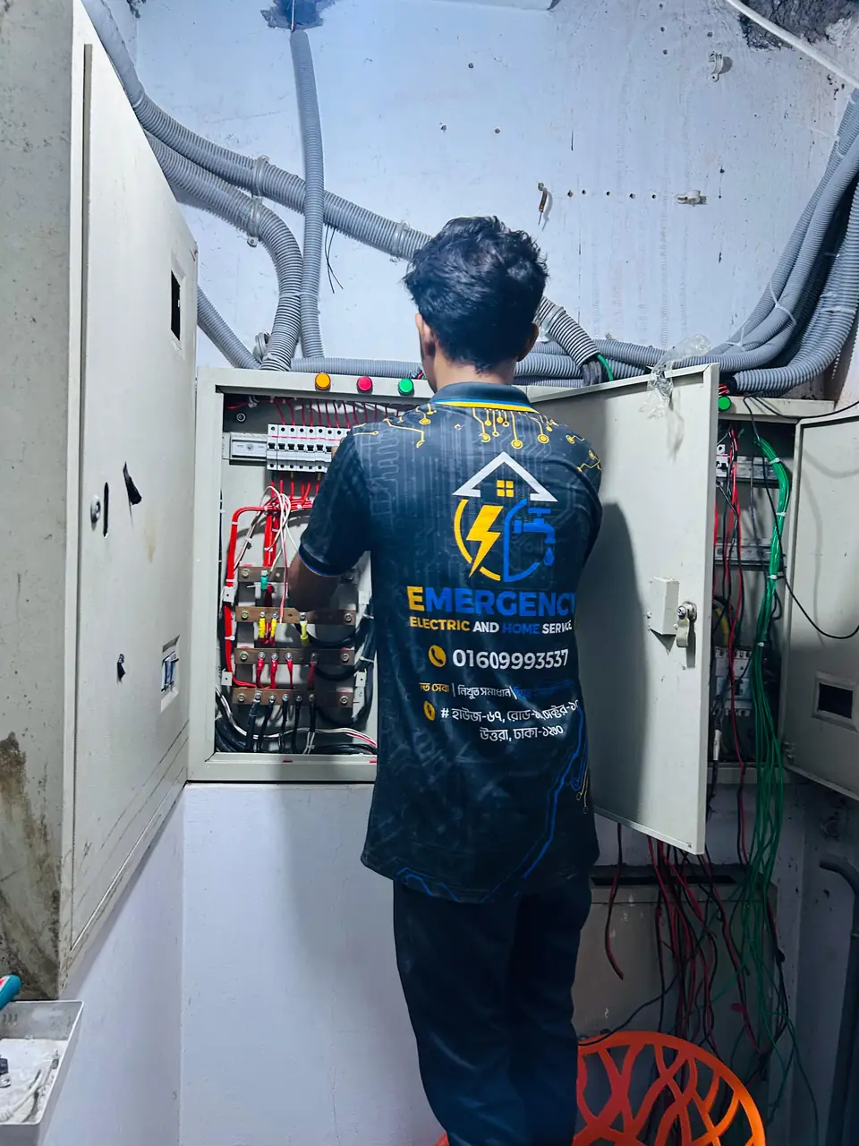 Commercial electrical panel maintenance